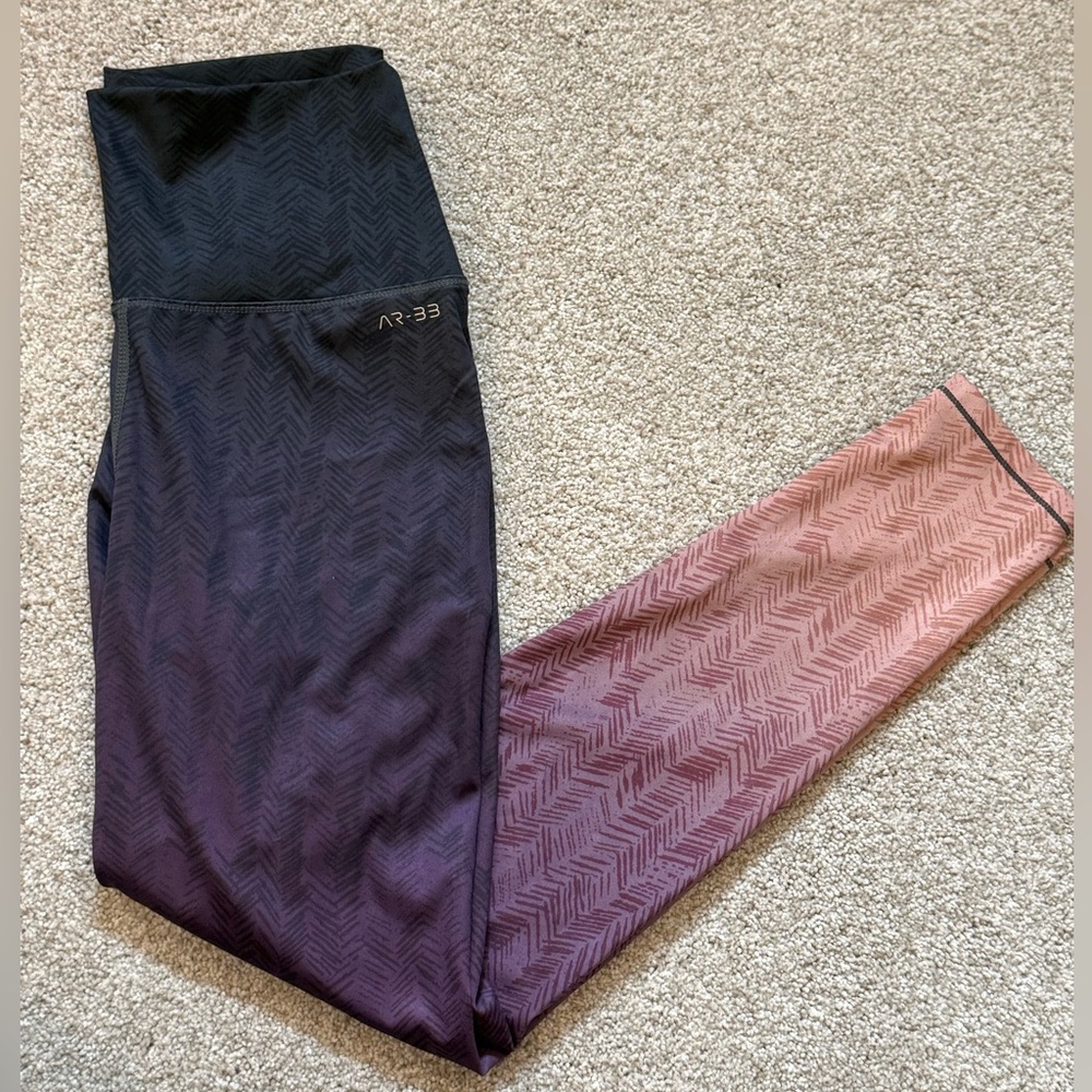 AR-33 purple and pink ombré Leggings size small athleisure yoga Pilates